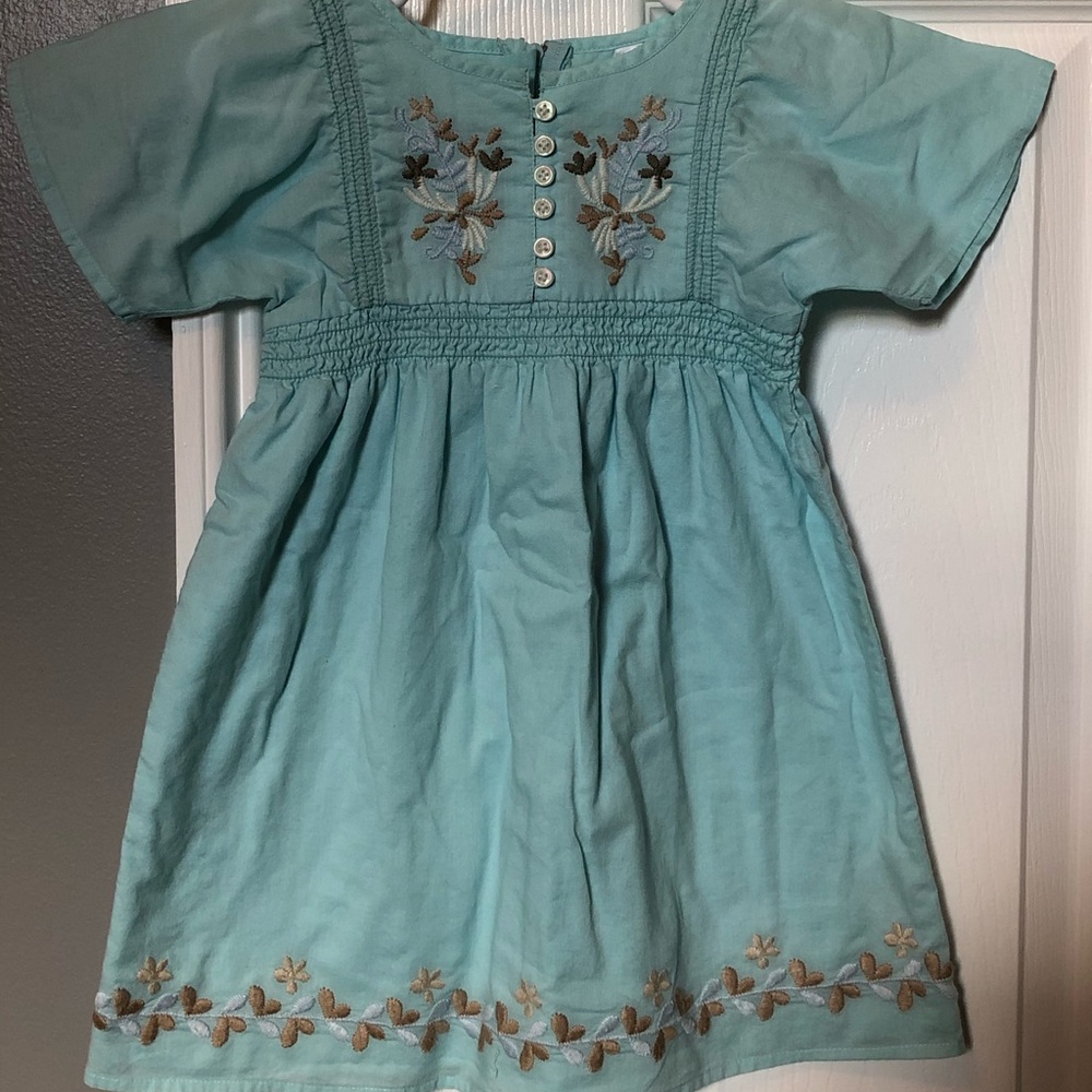 Old Navy embroidered dress size 18-24